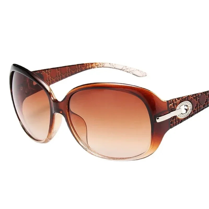 2024 Women's Sunglasses Retro Diamond Butterfly Frame Eyewear Wear Sunscreen Glasses Traveling Ladies Sunglas UV400