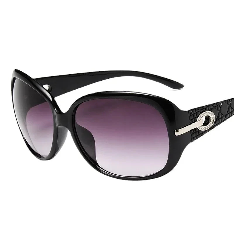 2024 Women's Sunglasses Retro Diamond Butterfly Frame Eyewear Wear Sunscreen Glasses Traveling Ladies Sunglas UV400