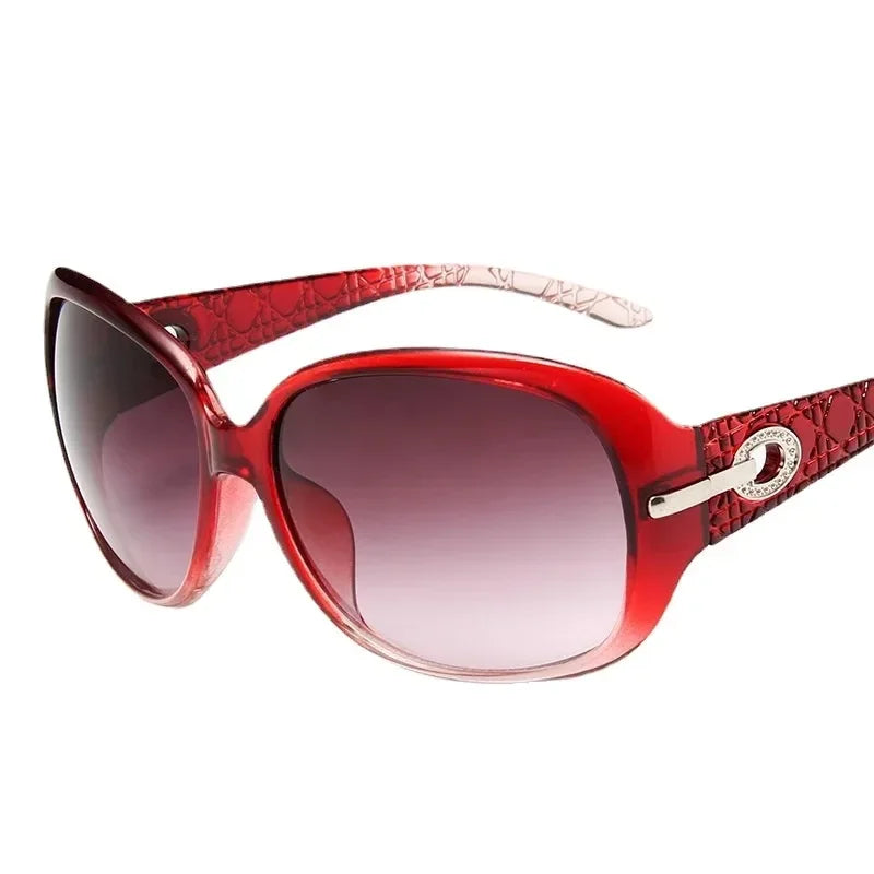 2024 Women's Sunglasses Retro Diamond Butterfly Frame Eyewear Wear Sunscreen Glasses Traveling Ladies Sunglas UV400