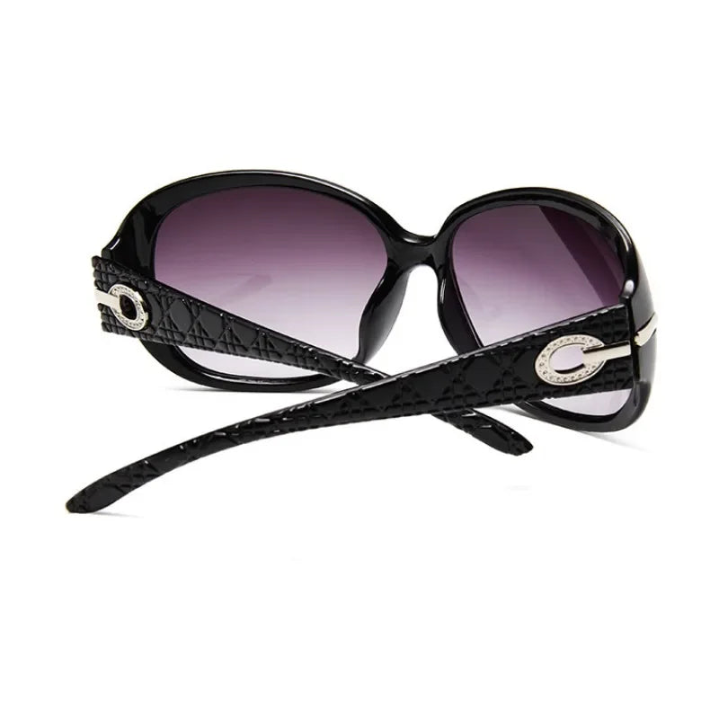 2024 Women's Sunglasses Retro Diamond Butterfly Frame Eyewear Wear Sunscreen Glasses Traveling Ladies Sunglas UV400