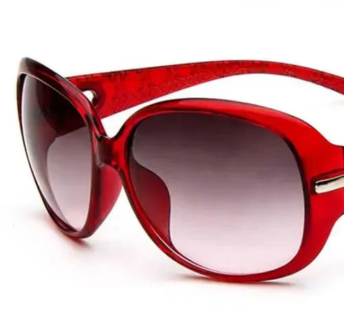 2024 Women's Sunglasses Retro Diamond Butterfly Frame Eyewear Wear Sunscreen Glasses Traveling Ladies Sunglas UV400
