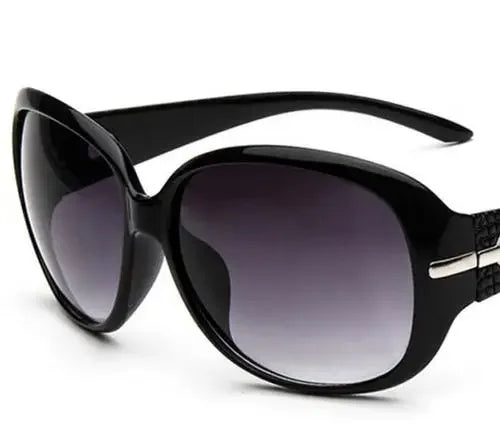 2024 Women's Sunglasses Retro Diamond Butterfly Frame Eyewear Wear Sunscreen Glasses Traveling Ladies Sunglas UV400